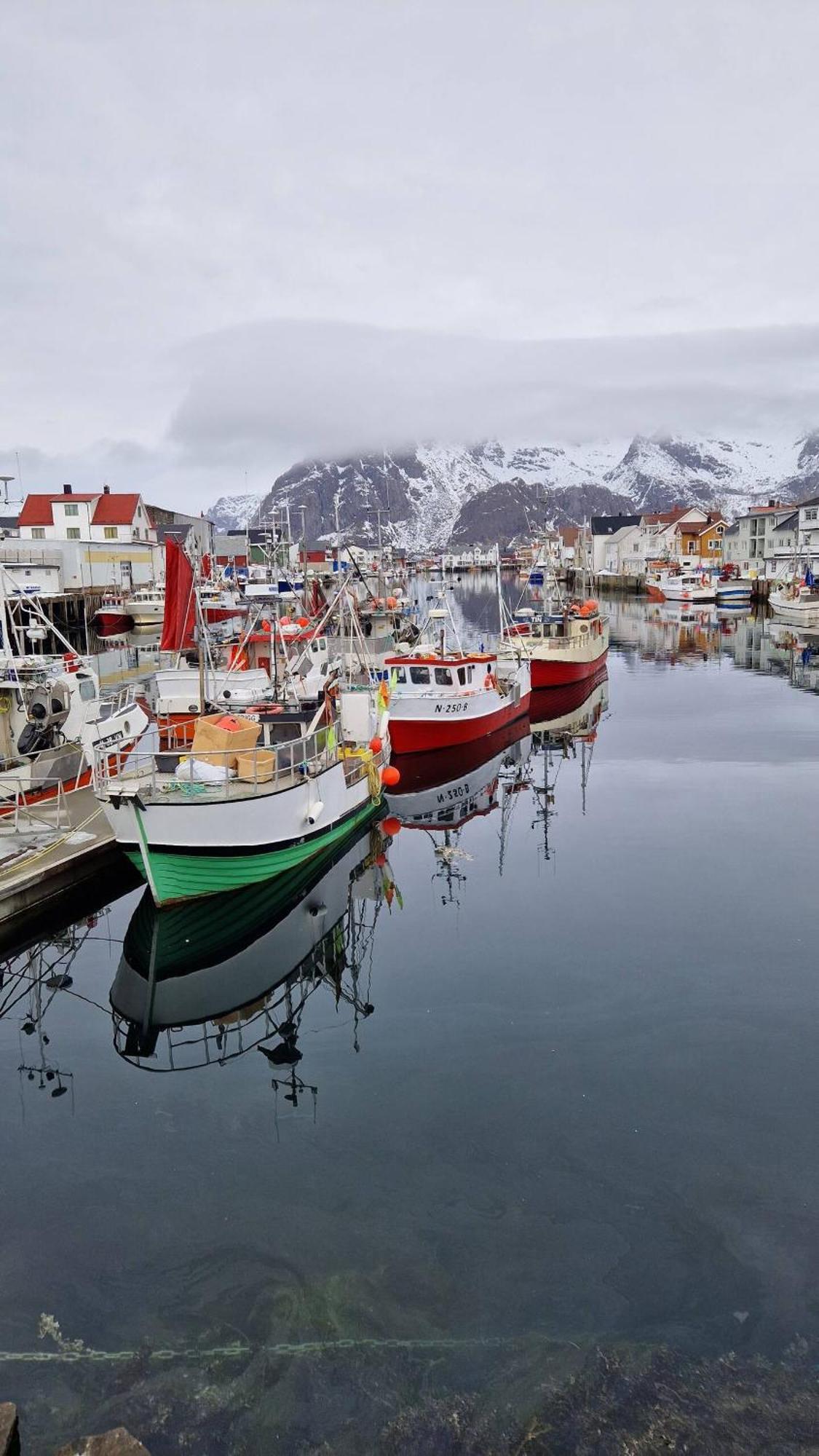 Leilighet I Banhammaren Med Balkong Henningsvær Kültér fotó